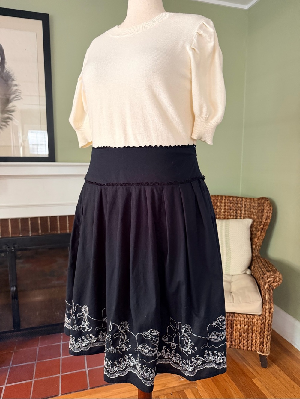 Vintage Venezia Black Floral Embroidered Drop-Waist Fit & Flare Skirt - Size 14